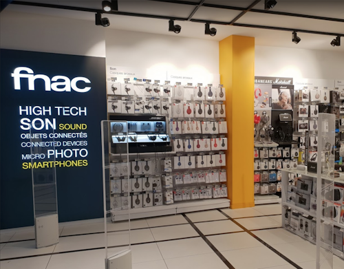 La vitrine de la fnac Lyon aéroport