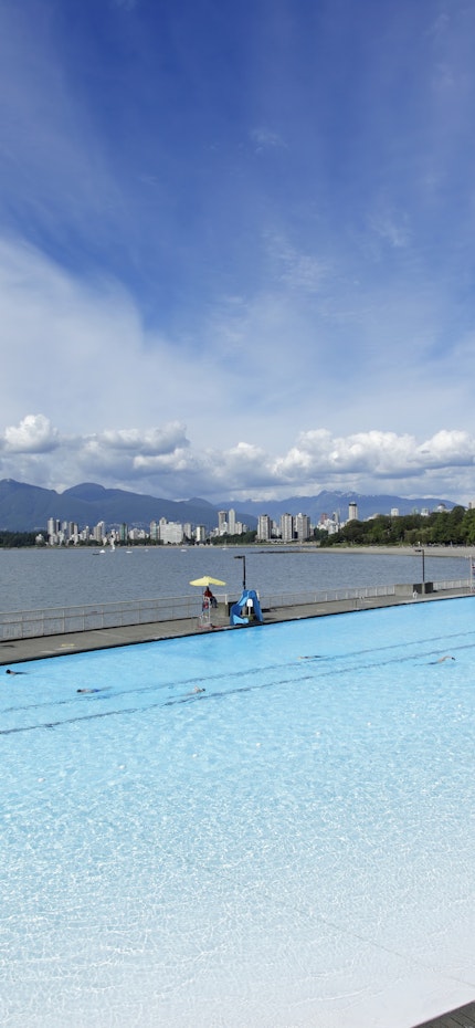 Plage et piscine de Kitsilano à Vancouver au Canada