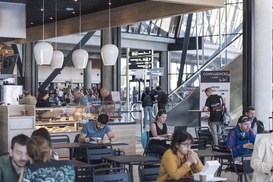 commerces restaurants café confluence lyon aéroport