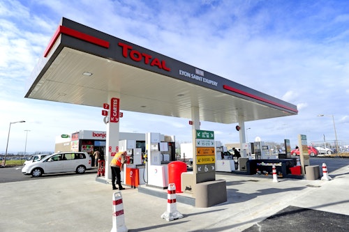 Station service total Lyon aéroport jour