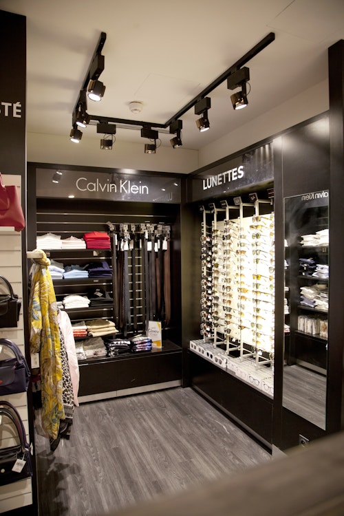 Commerces Aelia DutyFree vêtements lunettes