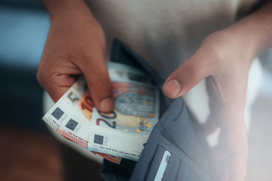 Distributeur billet argent euro