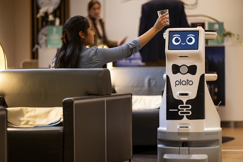 Robot Plato Salon Confluence