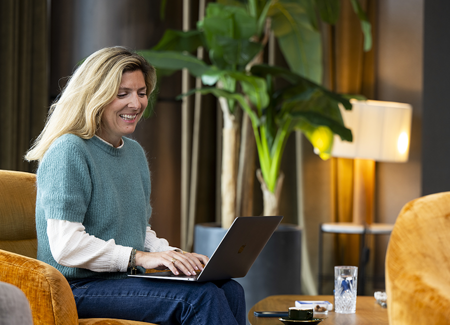 ambiance ordinateur fauteuil salon canapé