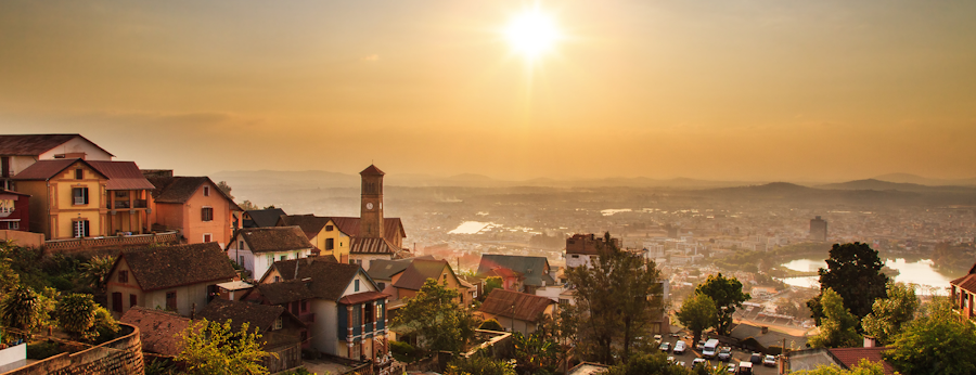 Antananarivo Tananarive maisons coucher de soleil