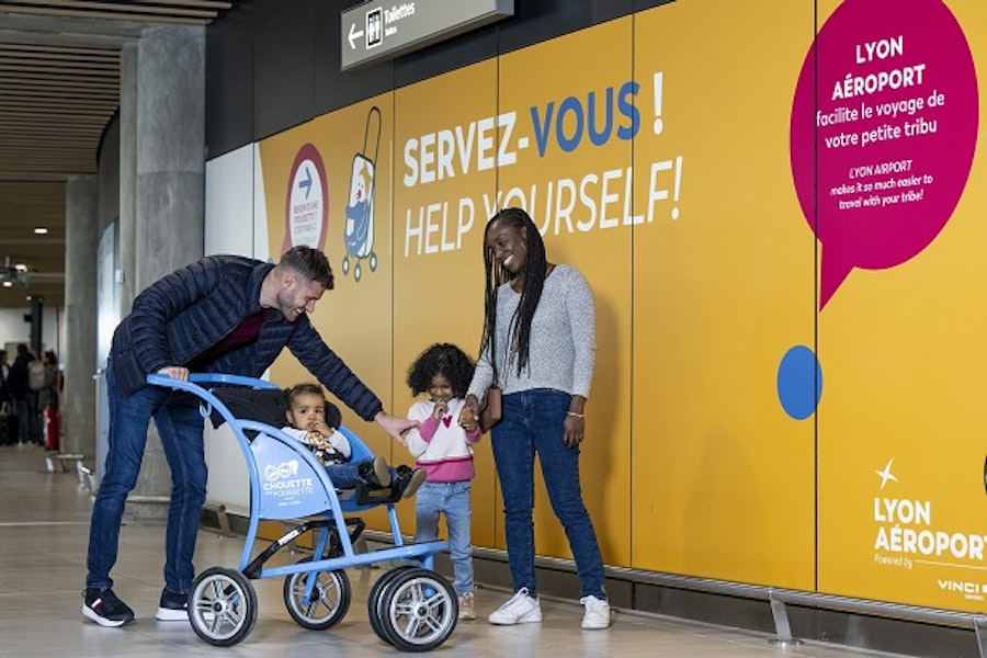 Service familliz famille aéroport bébé enfant