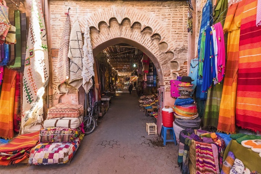 Destination Maroc Marrakech souk marché couleurs ville