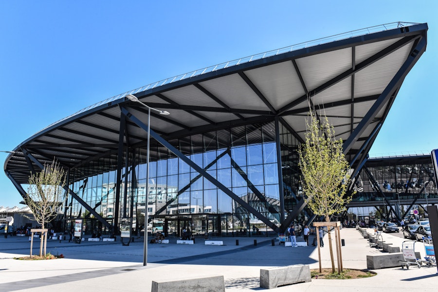 Terminal 1 parvis
